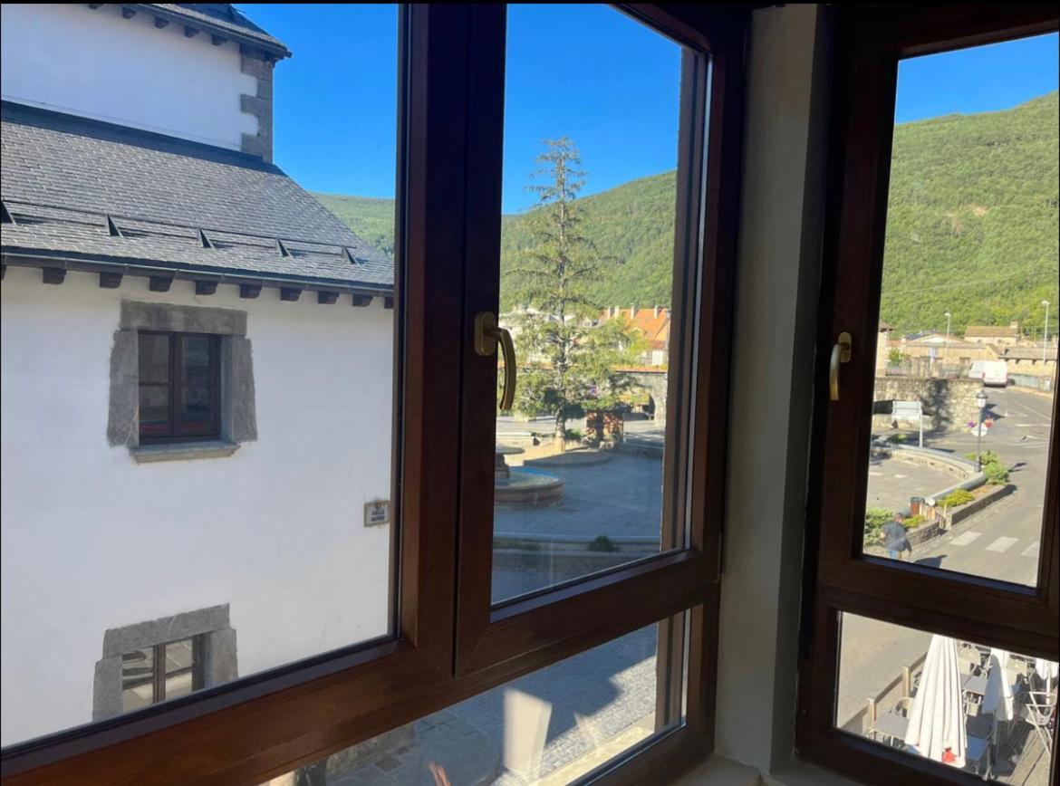 Biescas Suites Zewnętrze zdjęcie